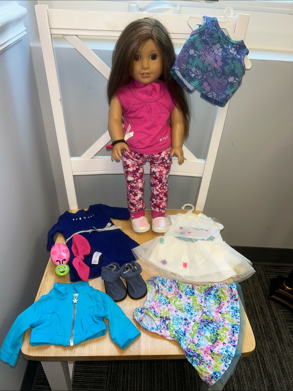 American Girl 18” Truly Me Doll Straight Brown Hair, Extra Clothes/Backpack/More - Picture 6 of 13